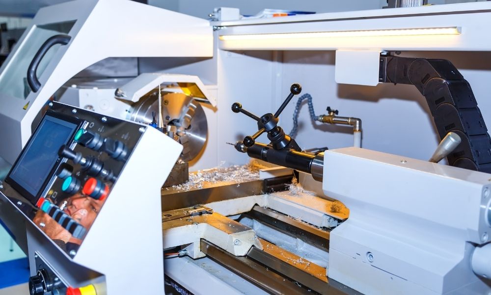 The Difference Between VFD and Servo Drives Explained